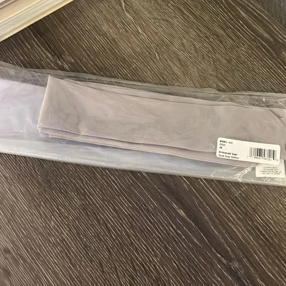 Show me your mumu Bridesmaid Sash in Dove Grey chiffon - Picture 3 of 3